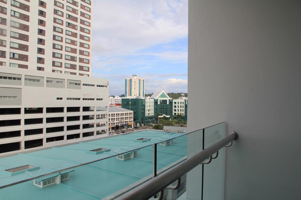 The Sea View Apartment Miri Waterfront Extérieur photo